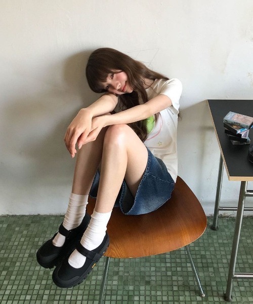 SHERU(シェル)の「レトログラフィック アップルプリント コンパクトチビTシャツ(Tシャツ/カットソー・レディース・ホワイト/ホワイト系その他・M)」の4枚目の写真