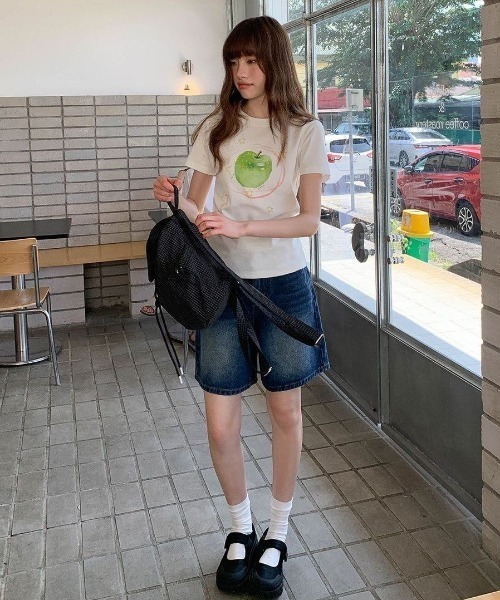 SHERU(シェル)の「レトログラフィック アップルプリント コンパクトチビTシャツ(Tシャツ/カットソー・レディース・ホワイト/ホワイト系その他・M)」の5枚目の写真