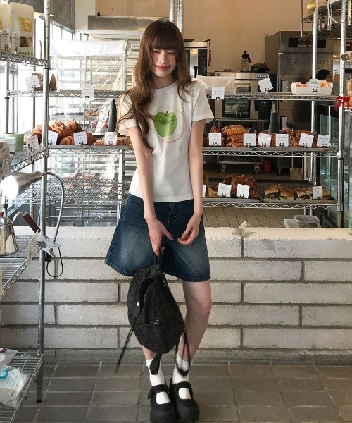 SHERU(シェル)の「レトログラフィック アップルプリント コンパクトチビTシャツ(Tシャツ/カットソー・レディース・ホワイト/ホワイト系その他・M)」の6枚目の写真