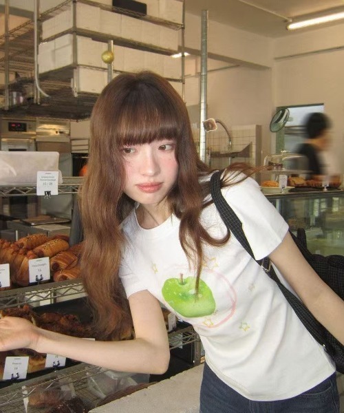 SHERU(シェル)の「レトログラフィック アップルプリント コンパクトチビTシャツ(Tシャツ/カットソー・レディース・ホワイト/ホワイト系その他・M)」の11枚目の写真