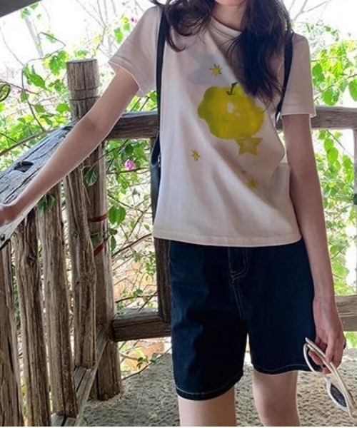 SHERU(シェル)の「レトログラフィック アップルプリント コンパクトチビTシャツ(Tシャツ/カットソー・レディース・ホワイト/ホワイト系その他・M)」の12枚目の写真