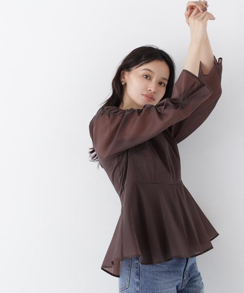 NATURAL BEAUTY BASIC(ナチュラルビューティーベーシック)の「シアーペプラムブラウス(シャツ/ブラウス・レディース・ホワイト系その他/ダークブラウン/ベージュ・SMALL/MEDIUM)」の2枚目の写真