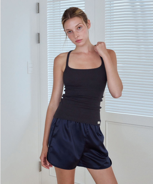 DEVIWEAR(デヴィウェア)の「サテンバンディングショートパンツ DEVI-B0106-ネイビー(その他パンツ・レディース・ネイビー・SMALL/MEDIUM)」の2枚目の写真