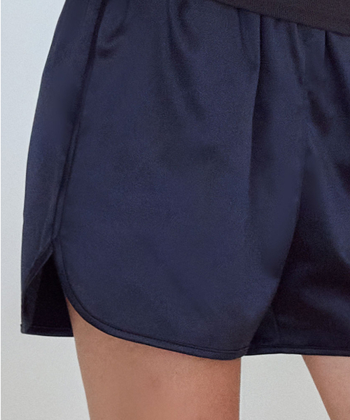 DEVIWEAR(デヴィウェア)の「サテンバンディングショートパンツ DEVI-B0106-ネイビー(その他パンツ・レディース・ネイビー・SMALL/MEDIUM)」の4枚目の写真