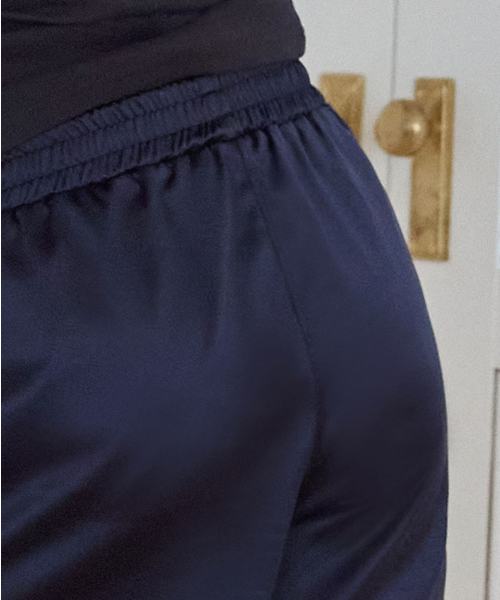 DEVIWEAR(デヴィウェア)の「サテンバンディングショートパンツ DEVI-B0106-ネイビー(その他パンツ・レディース・ネイビー・SMALL/MEDIUM)」の5枚目の写真