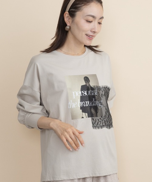lodie(ロディ)の「フォト×レース ロンT(Tシャツ/カットソー・レディース・ブラック/アイボリー/ベージュ/チャコールグレー・FREE)」の4枚目の写真