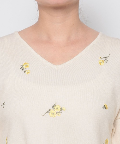 mysty woman(ミスティウーマン)の「刺繍ペプラムトップス 1077977(ニット/セーター・レディース・アイボリー/ブラック・FREE)」の16枚目の写真
