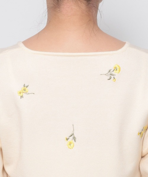 mysty woman(ミスティウーマン)の「刺繍ペプラムトップス 1077977(ニット/セーター・レディース・アイボリー/ブラック・FREE)」の19枚目の写真