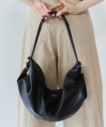 クレセントレザーショルダーバッグ / Crescent Leather Shoulder Bag