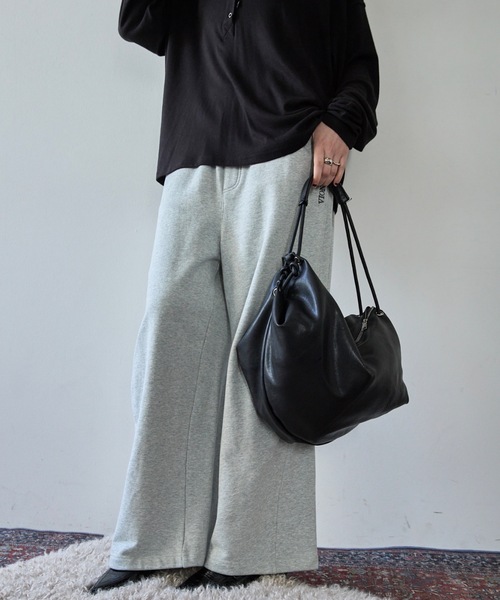 VION(ヴィオン)の「クレセントレザーショルダーバッグ / Crescent Leather Shoulder Bag(ショルダーバッグ・レディース・ブラック・FREE)」の11枚目の写真