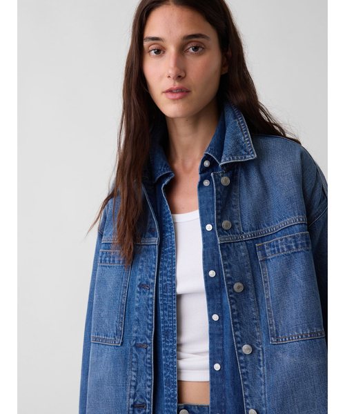 GAP(ギャップ)の「デニム オーバーサイズシャケット(デニムジャケット・レディース・インディゴブルー・S/M/XXS/L/XS)」の2枚目の写真