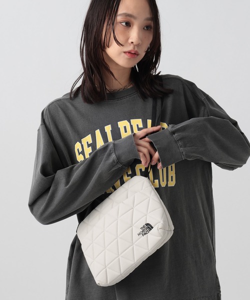 THE NORTH FACE(ザノースフェイス)の「【THE NORTH FACE(ザ・ノース・フェイス)】Geo Face Pouch(ショルダーバッグ・レディース・グレー/ブラック/アイボリー・FREE)」の1枚目の写真