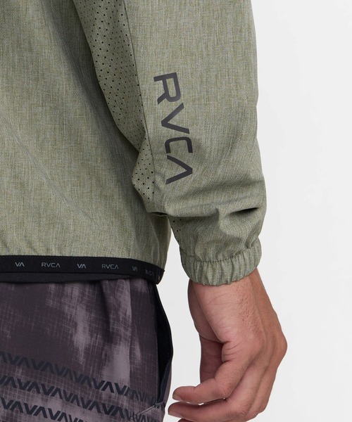RVCA（ルーカ）の「RVCA メンズ YOGGER JACKET III ジャケット 【2026年秋冬モデル】/ルーカフルジップアップフーディーライトジャケット（ブルゾン・メンズ・アーミー/ブラック・X-LARGE/LARGE/MEDIUM/SMALL）」の4枚目の写真
