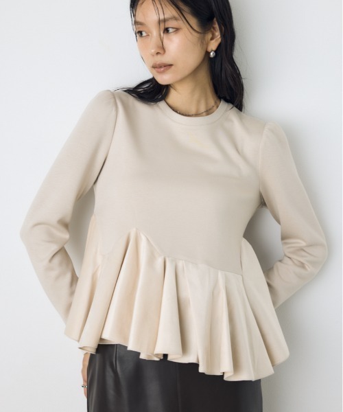 AZUL by moussy(アズールバイマウジー)の「ベロアフリルヘムカットトップス 秋服 冬服 春服 ペプラムトップス 体系カバー オケージョン(Tシャツ/カットソー・レディース・ネイビー/ブラック/ライトベージュ・FREE)」の1枚目の写真