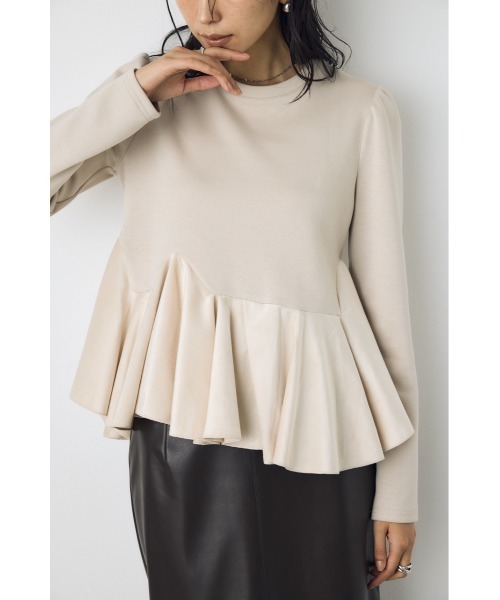 AZUL by moussy(アズールバイマウジー)の「ベロアフリルヘムカットトップス 秋服 冬服 春服 ペプラムトップス 体系カバー オケージョン(Tシャツ/カットソー・レディース・ネイビー/ブラック/ライトベージュ・FREE)」の13枚目の写真