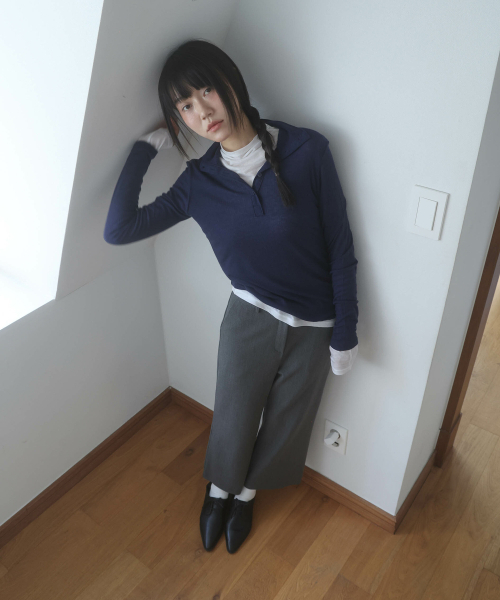LYNTE(リンテ)の「ボタン付きハイネックトップ (ロイヤルブルー)(ポロシャツ・レディース・その他・FREE)」の4枚目の写真