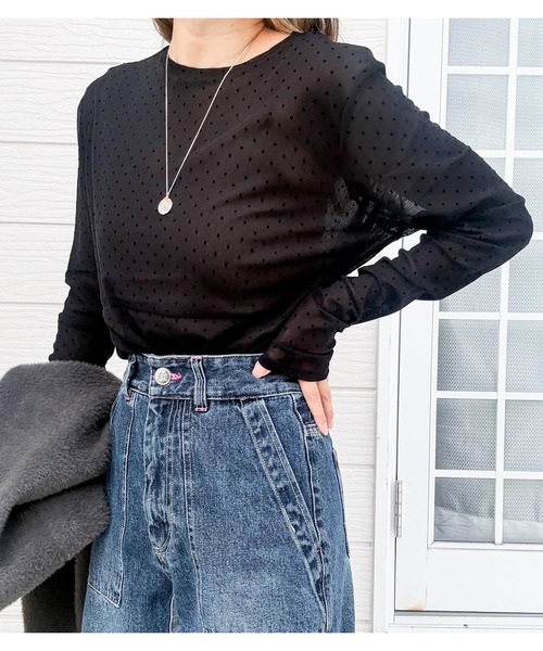 Q（キュー）の「【レイヤードアイテム】フロッキードットクルートップス　シアートップス　秋冬（Tシャツ/カットソー・レディース・ブラック/グレー・MEDIUM）」の9枚目の写真