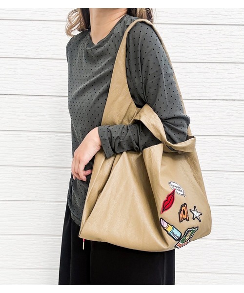 Q（キュー）の「【レイヤードアイテム】フロッキードットクルートップス　シアートップス　秋冬（Tシャツ/カットソー・レディース・ブラック/グレー・MEDIUM）」の8枚目の写真