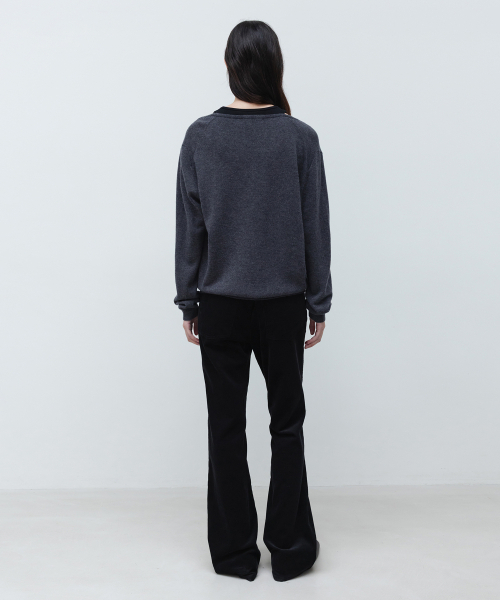 INSILENCE WOMEN（インサイレンスウーマン）の「ディープVネックニット CHARCOAL（ニット/セーター・レディース・その他・SMALL/MEDIUM）」の3枚目の写真