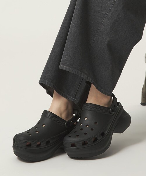 crocs(クロックス)の「<crocs>BAE CLOG(サンダル・レディース・ブラック・22cm/25cm)」の16枚目の写真