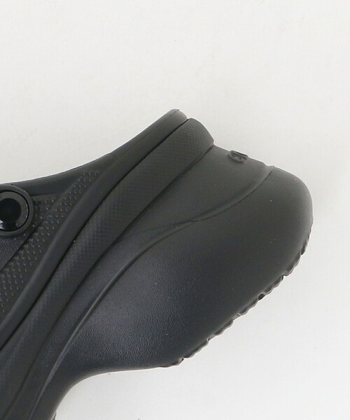 crocs(クロックス)の「<crocs>BAE CLOG(サンダル・レディース・ブラック・22cm/25cm)」の4枚目の写真
