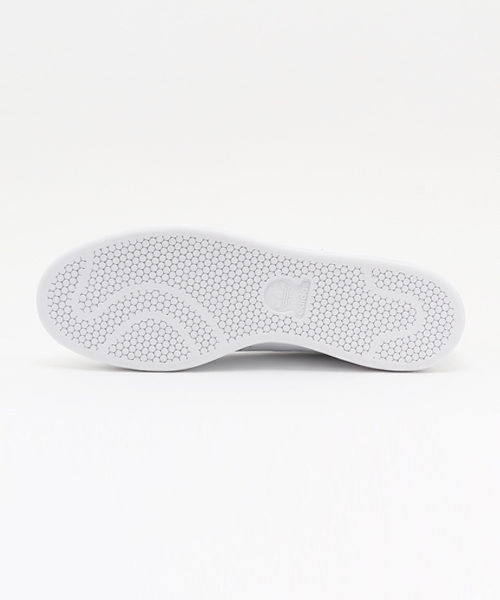 adidas（アディダス）の「【PRIDE】スタンスミス[STAN SMITH]（スニーカー・メンズ・ホワイト・22.5cm/26.0cm/27.0cm/23.0cm/29.5cm/28.5cm/28.0cm/22.0cm/26.5cm/27.5cm/30.0cm/24.0cm/23.5cm/24.5cm/25.5cm/25.0cm/29.0cm）」の3枚目の写真