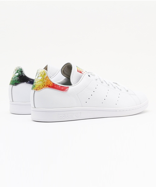 adidas（アディダス）の「【PRIDE】スタンスミス[STAN SMITH]（スニーカー・メンズ・ホワイト・22.5cm/26.0cm/27.0cm/23.0cm/29.5cm/28.5cm/28.0cm/22.0cm/26.5cm/27.5cm/30.0cm/24.0cm/23.5cm/24.5cm/25.5cm/25.0cm/29.0cm）」の5枚目の写真