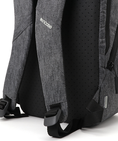 incase(インケース)の「CL55589 Reform Collection Tensaerlite Backpack 13(バックパック/リュック・メンズ・ブラック・ONE SIZE)」の6枚目の写真