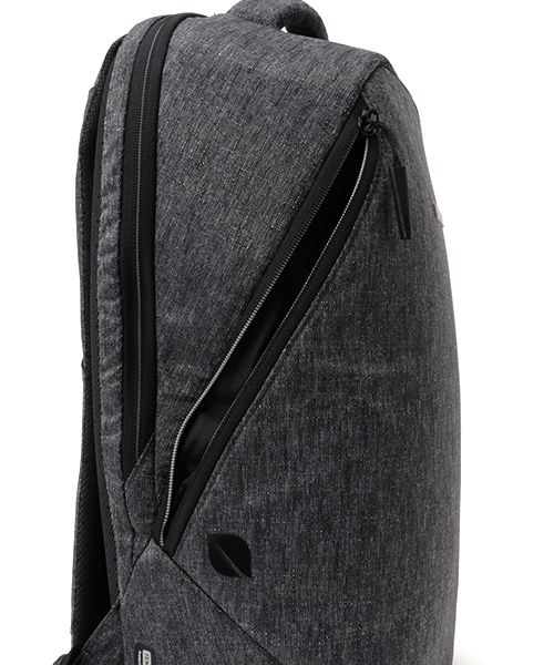 incase(インケース)の「CL55589 Reform Collection Tensaerlite Backpack 13(バックパック/リュック・メンズ・ブラック・ONE SIZE)」の7枚目の写真