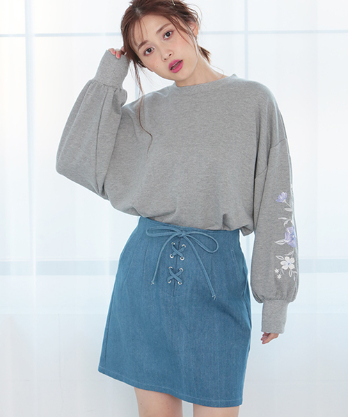 one after another NICE CLAUP（ワンアフターアナザーナイスクラップ）の「袖刺繍裏毛プルオーバー（Tシャツ/カットソー・レディース・トップグレー/アイボリー/ネイビー・FREE）」の3枚目の写真