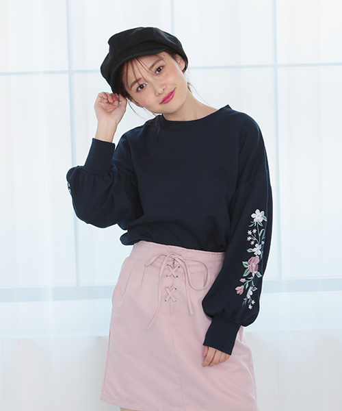 one after another NICE CLAUP（ワンアフターアナザーナイスクラップ）の「袖刺繍裏毛プルオーバー（Tシャツ/カットソー・レディース・トップグレー/アイボリー/ネイビー・FREE）」の5枚目の写真