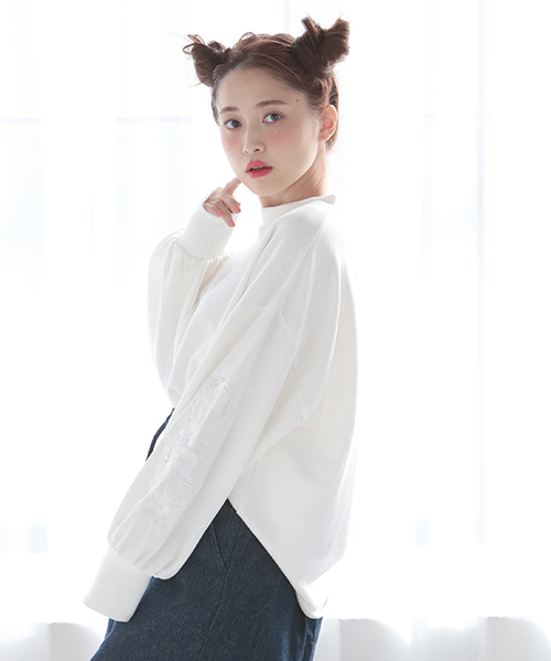 one after another NICE CLAUP（ワンアフターアナザーナイスクラップ）の「袖刺繍裏毛プルオーバー（Tシャツ/カットソー・レディース・トップグレー/アイボリー/ネイビー・FREE）」の8枚目の写真