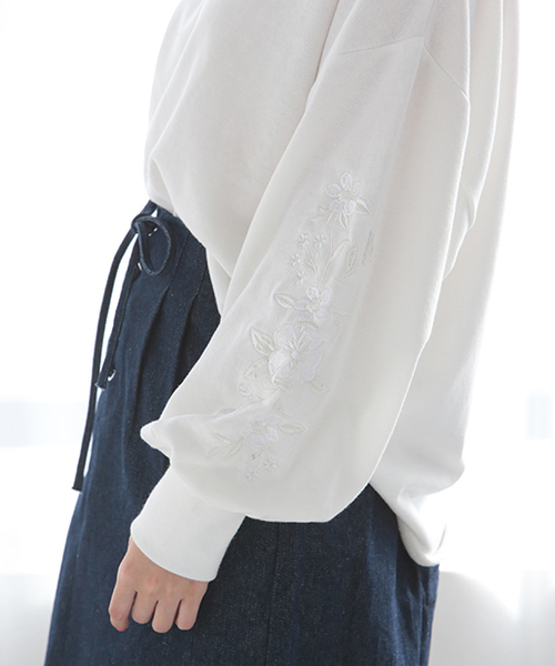 one after another NICE CLAUP（ワンアフターアナザーナイスクラップ）の「袖刺繍裏毛プルオーバー（Tシャツ/カットソー・レディース・トップグレー/アイボリー/ネイビー・FREE）」の9枚目の写真