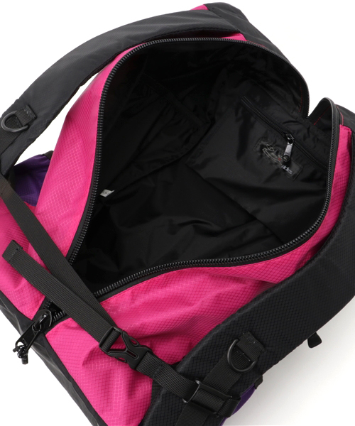 ALDIES（アールディーズ）の「Nocturne Ruck スクエア バックファスナー バックパック（バックパック/リュック・メンズ・ブラック×ピンク/ライトブルー/ネイビー/オレンジ・FREE）」の12枚目の写真