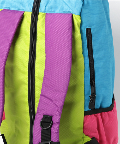 ALDIES（アールディーズ）の「Nocturne Ruck スクエア バックファスナー バックパック（バックパック/リュック・メンズ・ブラック×ピンク/ライトブルー/ネイビー/オレンジ・FREE）」の5枚目の写真