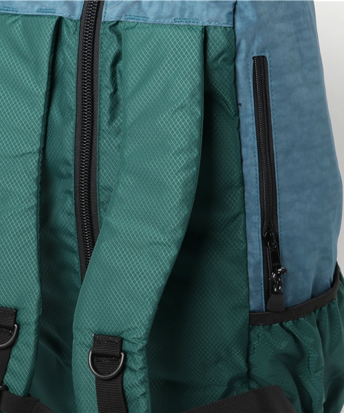 ALDIES（アールディーズ）の「Nocturne Ruck スクエア バックファスナー バックパック（バックパック/リュック・メンズ・ブラック×ピンク/ライトブルー/ネイビー/オレンジ・FREE）」の6枚目の写真