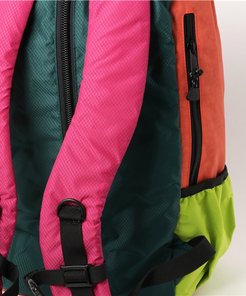 ALDIES（アールディーズ）の「Nocturne Ruck スクエア バックファスナー バックパック（バックパック/リュック・メンズ・ブラック×ピンク/ライトブルー/ネイビー/オレンジ・FREE）」の7枚目の写真