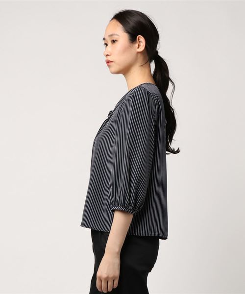 Sens de vie(サンスドゥウ゛ィ)の「Sdv デシンプリントブラウス(シャツ/ブラウス・レディース・ネイビー/グレー・MEDIUM/LARGE)」の3枚目の写真