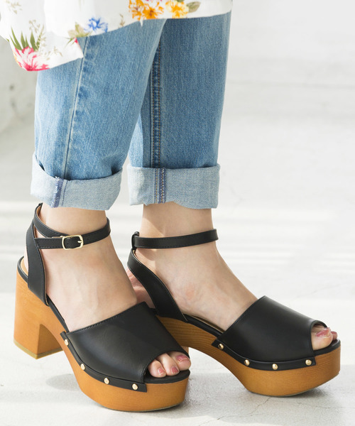 WEGO（ウィゴー）の「WEGO/ウッドタイプサンダル（サンダル・レディース・ブラック/レッド/ブラック系その他/キャメル/ホワイト系その他・LARGE/MEDIUM）」の4枚目の写真