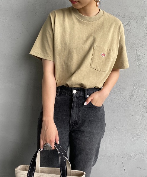DANTON（ダントン）の「[DANTON/ダントン] クルーネックポケットTシャツ（Tシャツ/カットソー・レディース・ベージュ/ネイビー/ブラック/グレー/レッド/ホワイト/ホワイト×ネイビー/サーモンピンク/ライトブルー/ヘザーチャコール/テラコッタ/オリーブ/ホワイト×グレー/マスタード/ブラウン/ダークグリーン/サンドベージュ/ダークブラウン/チャコールグレー/ブルーグレー/ブルー系その他/オレンジ/クリーム/モカ/アッシュグレー/グリーン/ライトベージュ/グリーン系その他/ウッド/イエロー/チャコール/パープル/イエロー系/グレイッシュベージュ/ネイビー系/ミント/ダークネイビー/バーガンディー/ワイン・38/42/40/46/44/36/34）」の16枚目の写真