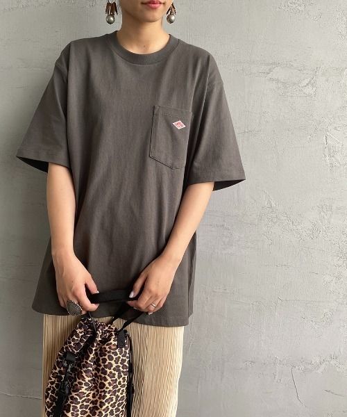 DANTON（ダントン）の「[DANTON/ダントン] クルーネックポケットTシャツ（Tシャツ/カットソー・レディース・ベージュ/ネイビー/ブラック/グレー/レッド/ホワイト/ホワイト×ネイビー/サーモンピンク/ライトブルー/ヘザーチャコール/テラコッタ/オリーブ/ホワイト×グレー/マスタード/ブラウン/ダークグリーン/サンドベージュ/ダークブラウン/チャコールグレー/ブルーグレー/ブルー系その他/オレンジ/クリーム/モカ/アッシュグレー/グリーン/ライトベージュ/グリーン系その他/ウッド/イエロー/チャコール/パープル/イエロー系/グレイッシュベージュ/ネイビー系/ミント/ダークネイビー/バーガンディー/ワイン・38/42/40/46/44/36/34）」の10枚目の写真