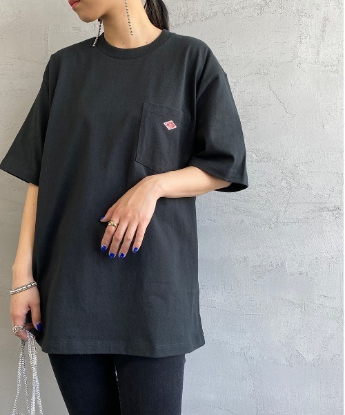 DANTON（ダントン）の「[DANTON/ダントン] クルーネックポケットTシャツ（Tシャツ/カットソー・レディース・ベージュ/ネイビー/ブラック/グレー/レッド/ホワイト/ホワイト×ネイビー/サーモンピンク/ライトブルー/ヘザーチャコール/テラコッタ/オリーブ/ホワイト×グレー/マスタード/ブラウン/ダークグリーン/サンドベージュ/ダークブラウン/チャコールグレー/ブルーグレー/ブルー系その他/オレンジ/クリーム/モカ/アッシュグレー/グリーン/ライトベージュ/グリーン系その他/ウッド/イエロー/チャコール/パープル/イエロー系/グレイッシュベージュ/ネイビー系/ミント/ダークネイビー/バーガンディー/ワイン・38/42/40/46/44/36/34）」の4枚目の写真