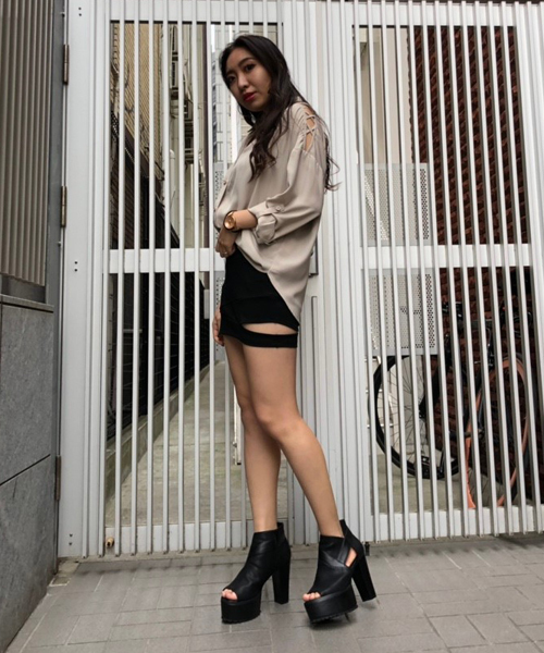 ENVYM（アンビー）の「ショルダースピンドルＳＨ（シャツ/ブラウス・レディース・ホワイト/ブラック/ベージュ・FREE）」の6枚目の写真