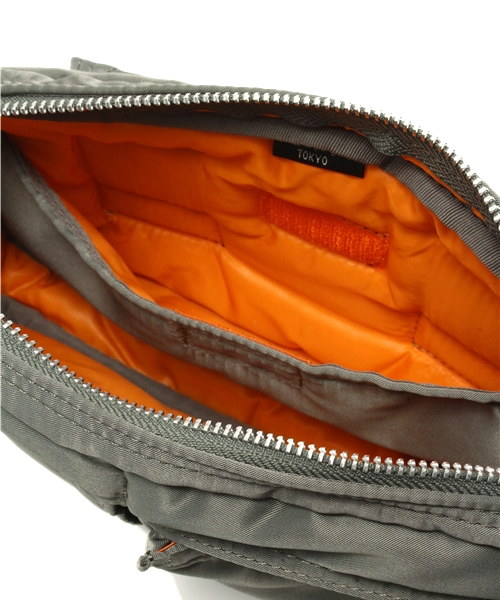 PORTER（ポーター）の「PORTER TANKER SHOULDER BAG <B印 YOSHIDA SELECT>（ショルダーバッグ・メンズ・ブラック系その他・ONE SIZE）」の2枚目の写真