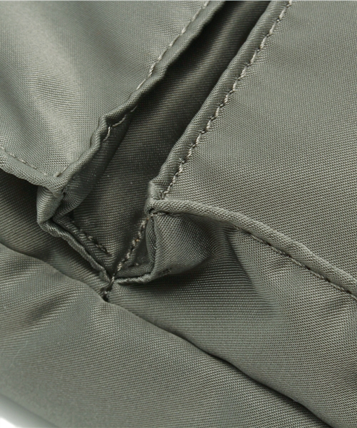 PORTER（ポーター）の「PORTER TANKER SHOULDER BAG <B印 YOSHIDA SELECT>（ショルダーバッグ・メンズ・ブラック系その他・ONE SIZE）」の3枚目の写真