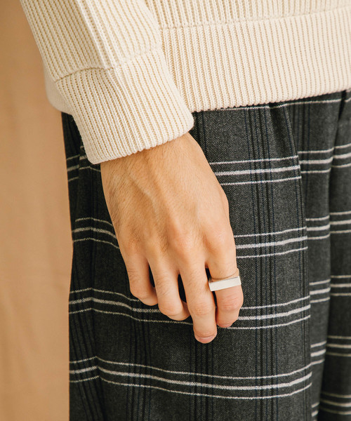 PUBLIC TOKYO（パブリックトウキョウ）の「ハーフスクエアリング（リング・メンズ・シルバー・1）」の3枚目の写真