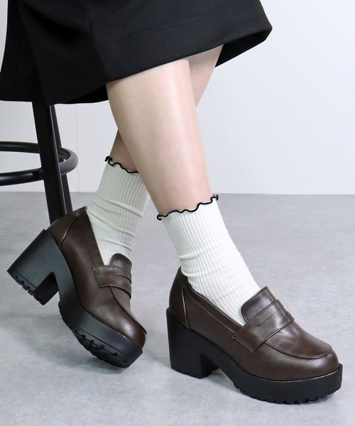 LibertyDoll（リバティードール）の「Liberty Doll / 7.5cmチャンキーヒール厚底コインローファー(3023-SA)　ボリュームソール（ローファー・レディース・ブラック/ブラック系その他/ダークブラウン/アイボリー/グレイッシュベージュ・S/M/L/LL/SS）」の4枚目の写真