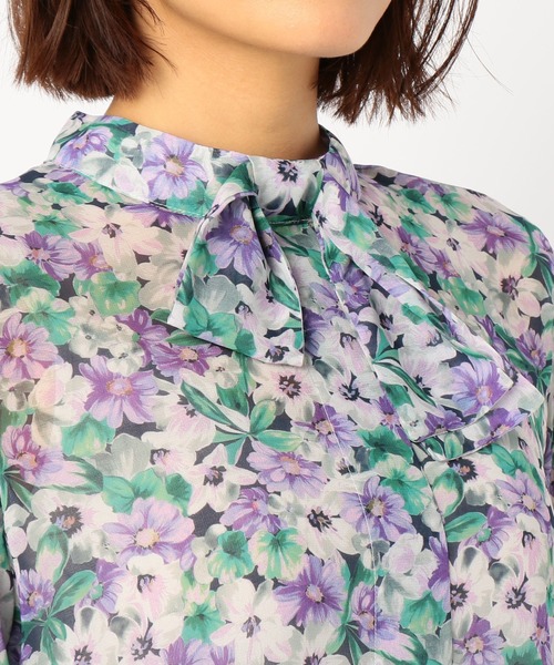 NARACAMICIE(ナラカミーチェ)の「スプリングフラワーアシンメトリ―リボンネック長袖ブラウス(シャツ/ブラウス・レディース・パープル/オレンジ・SMALL/MEDIUM/LARGE/XX-LARGE/X-LARGE/XXX-LARGE)」の8枚目の写真