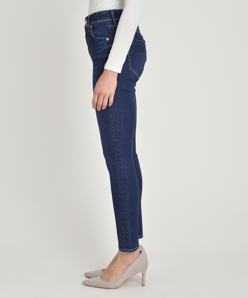 YANUK（ヤヌーク）の「アンクル スキニーパンツ PATRICIA (パトリシア)（デニムパンツ・レディース・インディゴブルー・24inch/25inch/26inch/27inch/23inch/22inch/21inch）」の2枚目の写真