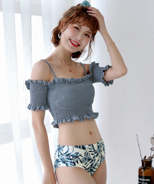 TeddyShop（テディショップ）の「レディース水着 オフショル風2WAYシャーリングフリルビキニ 2点セット（水着・レディース・ブルーグレー/ブラックミックス/ダークネイビー/グリーン/ブラック/ブラウン系その他/ネイビー/ブラウン/ブラック系その他・S/L/M/XL）」の5枚目の写真